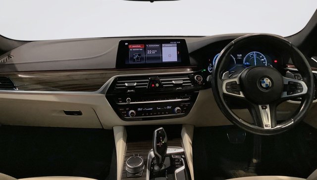 2018 BMW 5 Series 2L M Sport 5dr - Photo 3