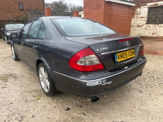 2009 Mercedes-Benz E-Class 3L Avantgarde 4dr - Photo 6