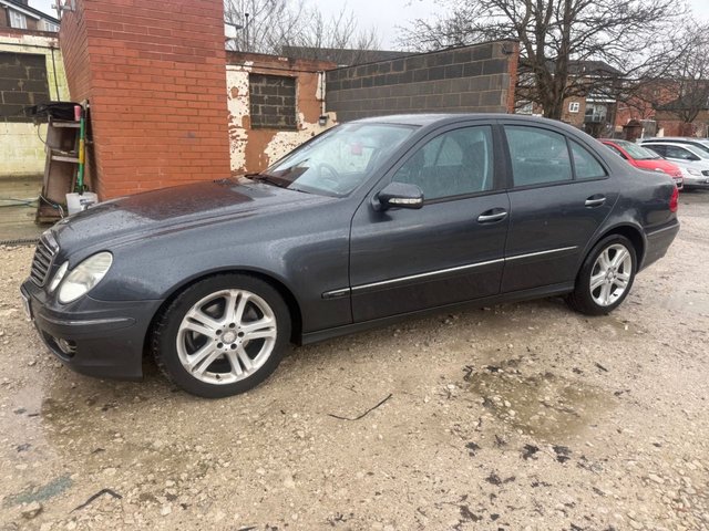 2009 Mercedes-Benz E-Class 3L Avantgarde 4dr - Photo 2
