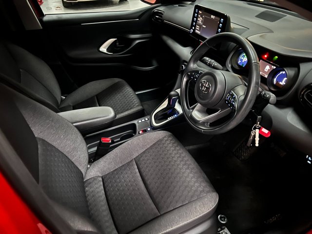 2023 Toyota Yaris 1.5L Design 5dr - Photo 3