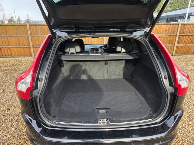 2017 VOLVO XC60 - Photo 8