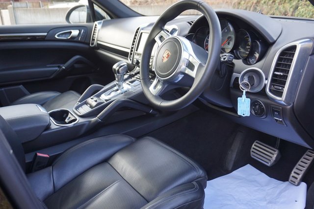 2013 PORSCHE CAYENNE - Photo 6