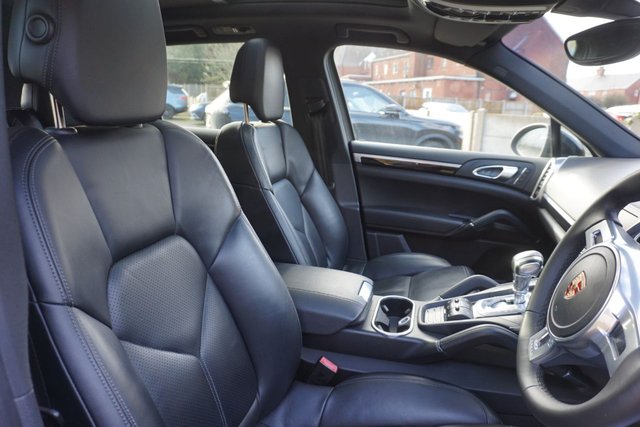 2013 PORSCHE CAYENNE - Photo 8