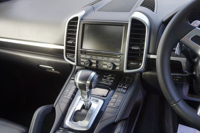 2013 PORSCHE CAYENNE - Photo 9