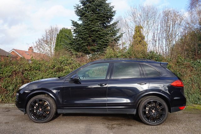2013 PORSCHE CAYENNE - Photo 2