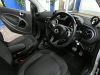 USED 2021 71 SMART FORTWO 17.6kWh Premium Coupe 2dr Electric Auto (22kW Charger) (82 ps) GENUINE LOW MILES SUNROOF HEATED SEATS PARKING SENSORS 1 OWNER SERVICE HISTORY WARRANTY