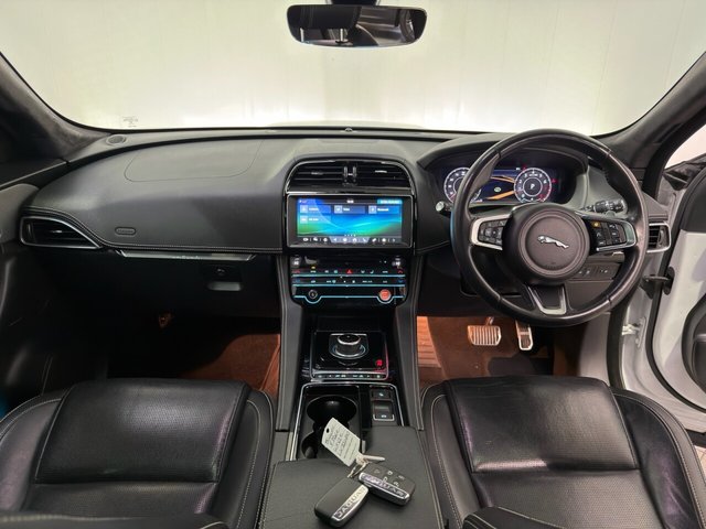 2020 Jaguar F-Pace 2L Chequered Flag 5dr - Photo 3