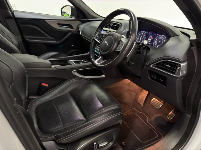 2020 Jaguar F-Pace 2L Chequered Flag 5dr - Photo 11