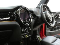 USED 2022 22 MINI Electric Hatch Cooper SE 32.6kWh Level 3 Hatchback 3dr Electric Auto (184 ps) BIG SPEC HEAD UP DISPLAY SAT NAV HEATED LEATHER INTERIOR REAR VIEW CAMERA CRUISE CONTROL PARKING SENSORS 1 OWNER SERVICE HISTORY WARRANTY
