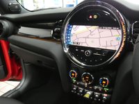 USED 2022 22 MINI Electric Hatch Cooper SE 32.6kWh Level 3 Hatchback 3dr Electric Auto (184 ps) BIG SPEC HEAD UP DISPLAY SAT NAV HEATED LEATHER INTERIOR REAR VIEW CAMERA CRUISE CONTROL PARKING SENSORS 1 OWNER SERVICE HISTORY WARRANTY