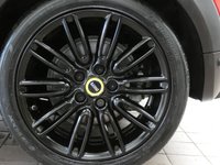 USED 2022 22 MINI Electric Hatch Cooper SE 32.6kWh Level 3 Hatchback 3dr Electric Auto (184 ps) BIG SPEC HEAD UP DISPLAY SAT NAV HEATED LEATHER INTERIOR REAR VIEW CAMERA CRUISE CONTROL PARKING SENSORS 1 OWNER SERVICE HISTORY WARRANTY
