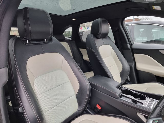 2017 JAGUAR F-PACE - Photo 9
