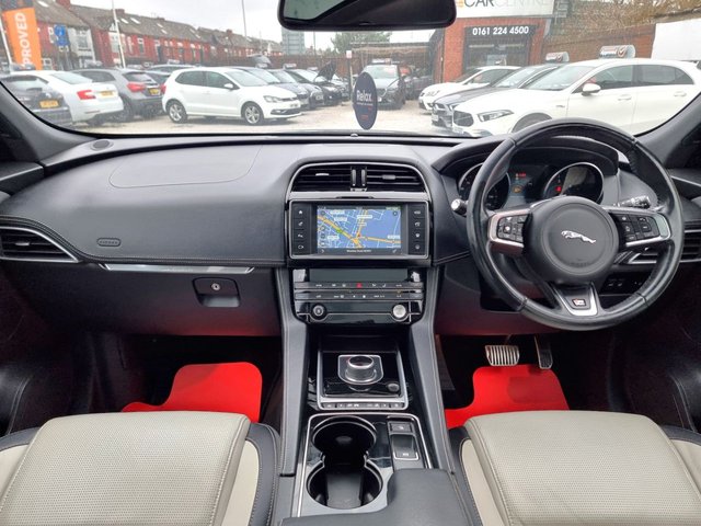 2017 JAGUAR F-PACE - Photo 4