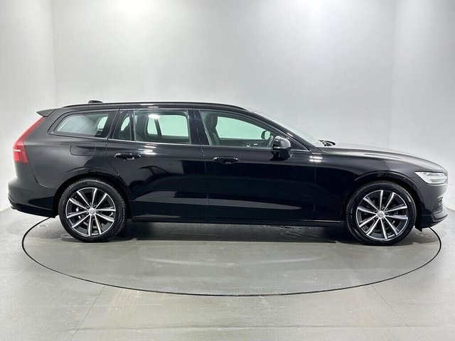 2022 Volvo V60 - Photo 12