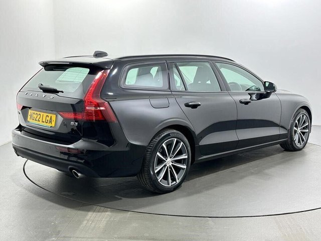 2022 Volvo V60 - Photo 11