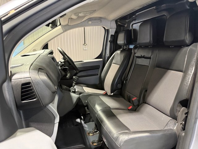 2019 VAUXHALL VIVARO - Photo 6