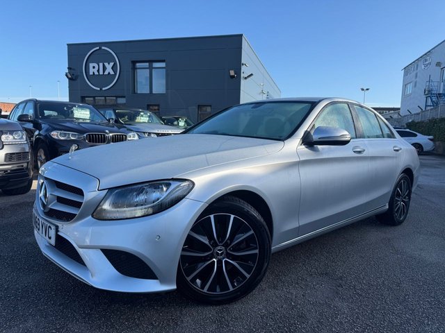 2019 MERCEDES-BENZ C-CLASS 2.0 C220d SE Saloon 4dr Diesel G-Tronic+ Euro 6-FINISHED IN IRIDIUM SILVER WITH BLACK LEATHER UPHOLSTERY-REVERSE CAMERA-ACTIVE PARK ASSIST-BLUETOOTH-CRUISE CONTROL-ELECTRIC FOLDING MIRRORS-DAB RADIO-AMBIENT LIGHTING-HEATED SEATS-17" 5 DOUBLE SPOKE ALLOYS-DUAL ZONE CLIMATE CONTROL - Photo 2