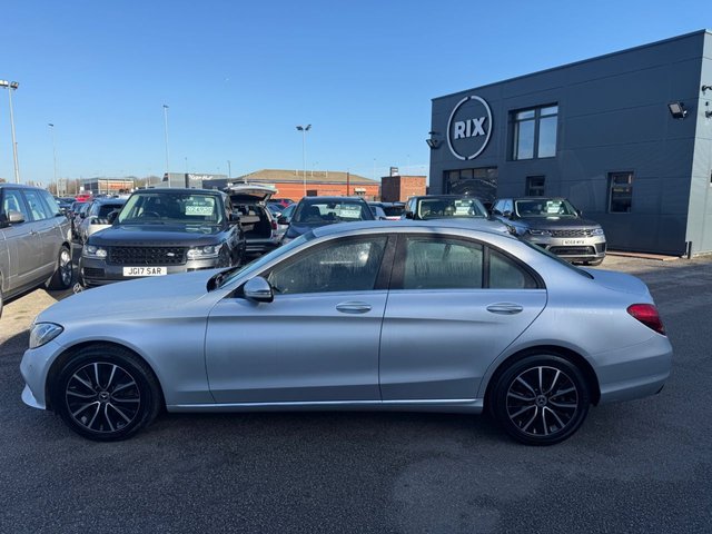 2019 MERCEDES-BENZ C-CLASS 2.0 C220d SE Saloon 4dr Diesel G-Tronic+ Euro 6-FINISHED IN IRIDIUM SILVER WITH BLACK LEATHER UPHOLSTERY-REVERSE CAMERA-ACTIVE PARK ASSIST-BLUETOOTH-CRUISE CONTROL-ELECTRIC FOLDING MIRRORS-DAB RADIO-AMBIENT LIGHTING-HEATED SEATS-17" 5 DOUBLE SPOKE ALLOYS-DUAL ZONE CLIMATE CONTROL - Photo 3