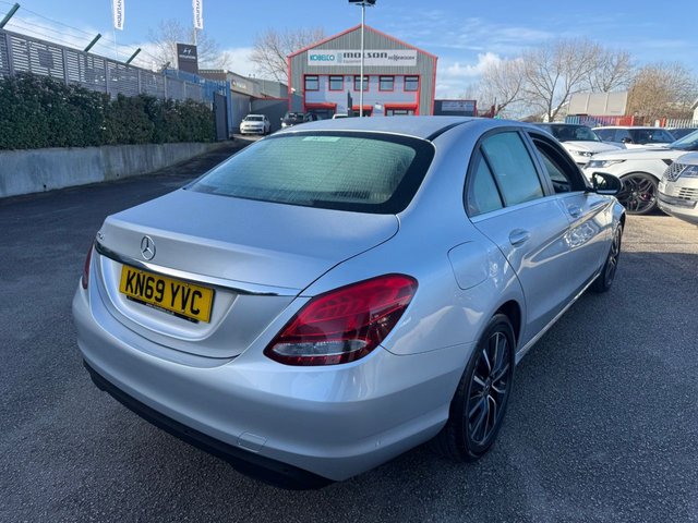 2019 MERCEDES-BENZ C-CLASS 2.0 C220d SE Saloon 4dr Diesel G-Tronic+ Euro 6-FINISHED IN IRIDIUM SILVER WITH BLACK LEATHER UPHOLSTERY-REVERSE CAMERA-ACTIVE PARK ASSIST-BLUETOOTH-CRUISE CONTROL-ELECTRIC FOLDING MIRRORS-DAB RADIO-AMBIENT LIGHTING-HEATED SEATS-17" 5 DOUBLE SPOKE ALLOYS-DUAL ZONE CLIMATE CONTROL - Photo 8