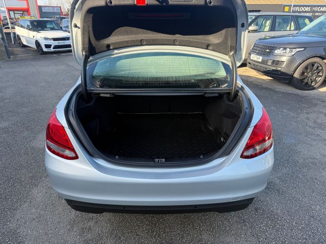 2019 MERCEDES-BENZ C-CLASS 2.0 C220d SE Saloon 4dr Diesel G-Tronic+ Euro 6-FINISHED IN IRIDIUM SILVER WITH BLACK LEATHER UPHOLSTERY-REVERSE CAMERA-ACTIVE PARK ASSIST-BLUETOOTH-CRUISE CONTROL-ELECTRIC FOLDING MIRRORS-DAB RADIO-AMBIENT LIGHTING-HEATED SEATS-17" 5 DOUBLE SPOKE ALLOYS-DUAL ZONE CLIMATE CONTROL - Photo 7