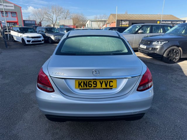2019 MERCEDES-BENZ C-CLASS 2.0 C220d SE Saloon 4dr Diesel G-Tronic+ Euro 6-FINISHED IN IRIDIUM SILVER WITH BLACK LEATHER UPHOLSTERY-REVERSE CAMERA-ACTIVE PARK ASSIST-BLUETOOTH-CRUISE CONTROL-ELECTRIC FOLDING MIRRORS-DAB RADIO-AMBIENT LIGHTING-HEATED SEATS-17" 5 DOUBLE SPOKE ALLOYS-DUAL ZONE CLIMATE CONTROL - Photo 6