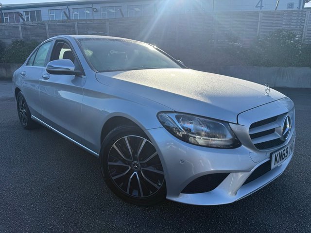 2019 MERCEDES-BENZ C-CLASS 2.0 C220d SE Saloon 4dr Diesel G-Tronic+ Euro 6-FINISHED IN IRIDIUM SILVER WITH BLACK LEATHER UPHOLSTERY-REVERSE CAMERA-ACTIVE PARK ASSIST-BLUETOOTH-CRUISE CONTROL-ELECTRIC FOLDING MIRRORS-DAB RADIO-AMBIENT LIGHTING-HEATED SEATS-17" 5 DOUBLE SPOKE ALLOYS-DUAL ZONE CLIMATE CONTROL - Photo 11