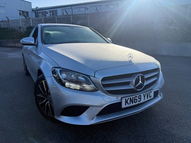 2019 MERCEDES-BENZ C-CLASS 2.0 C220d SE Saloon 4dr Diesel G-Tronic+ Euro 6-FINISHED IN IRIDIUM SILVER WITH BLACK LEATHER UPHOLSTERY-REVERSE CAMERA-ACTIVE PARK ASSIST-BLUETOOTH-CRUISE CONTROL-ELECTRIC FOLDING MIRRORS-DAB RADIO-AMBIENT LIGHTING-HEATED SEATS-17" 5 DOUBLE SPOKE ALLOYS-DUAL ZONE CLIMATE CONTROL - Photo 12