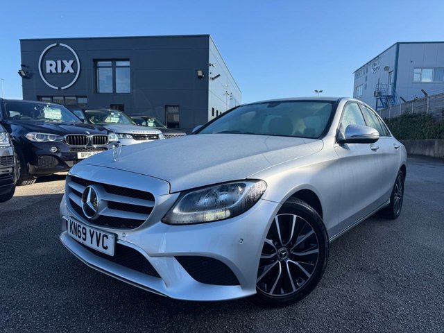 2019 MERCEDES-BENZ C-CLASS 2.0 C220d SE Saloon 4dr Diesel G-Tronic+ Euro 6-FINISHED IN IRIDIUM SILVER WITH BLACK LEATHER UPHOLSTERY-REVERSE CAMERA-ACTIVE PARK ASSIST-BLUETOOTH-CRUISE CONTROL-ELECTRIC FOLDING MIRRORS-DAB RADIO-AMBIENT LIGHTING-HEATED SEATS-17" 5 DOUBLE SPOKE ALLOYS-DUAL ZONE CLIMATE CONTROL
