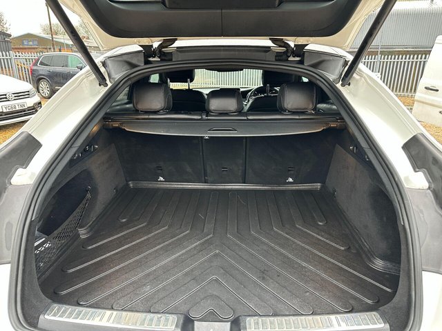 2017 Mercedes-Benz GLC - Photo 9