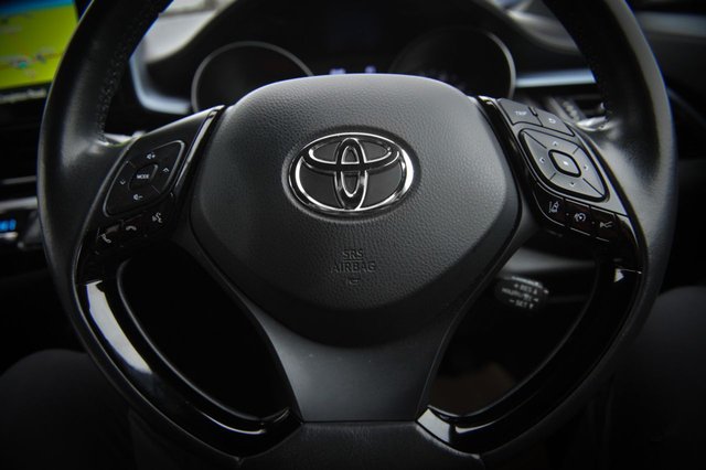 2021 TOYOTA C-HR - Photo 11