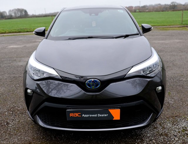 2021 TOYOTA C-HR - Photo 2