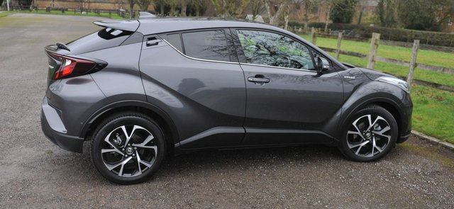 2021 TOYOTA C-HR - Photo 7