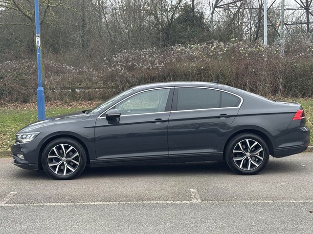 2019 VOLKSWAGEN PASSAT - Photo 2