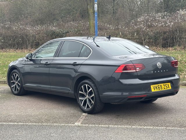 2019 VOLKSWAGEN PASSAT - Photo 3