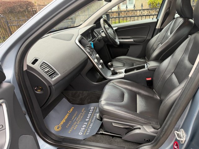 2017 VOLVO XC60 - Photo 2