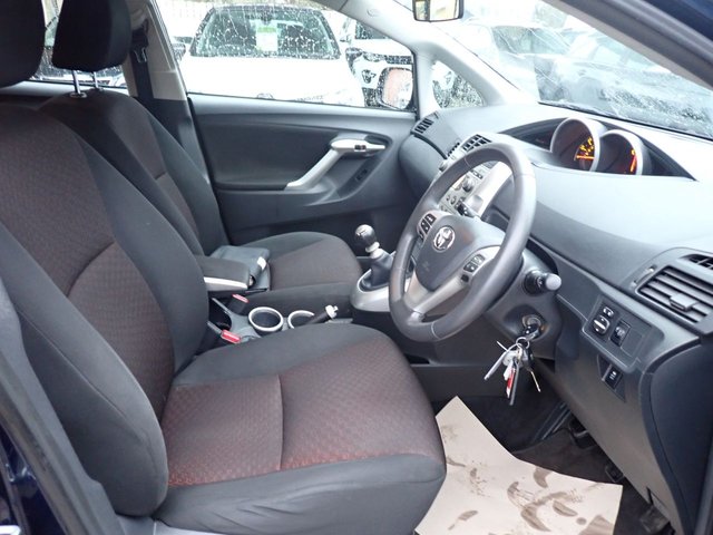 2010 TOYOTA VERSO - Photo 9