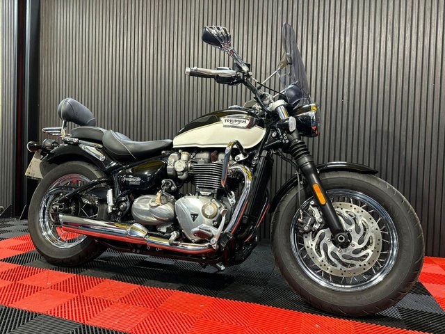View our TRIUMPH SPEEDMASTER 1200