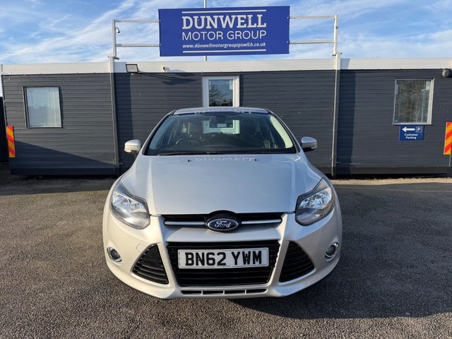 2012 Ford Focus 1.6L Titanium 5dr - Photo 2