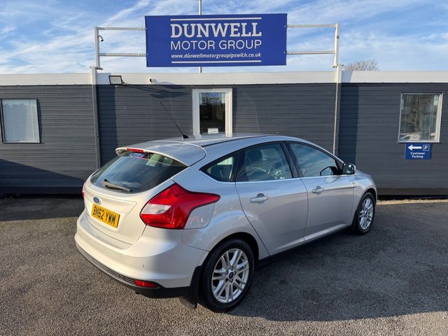 2012 Ford Focus 1.6L Titanium 5dr - Photo 6