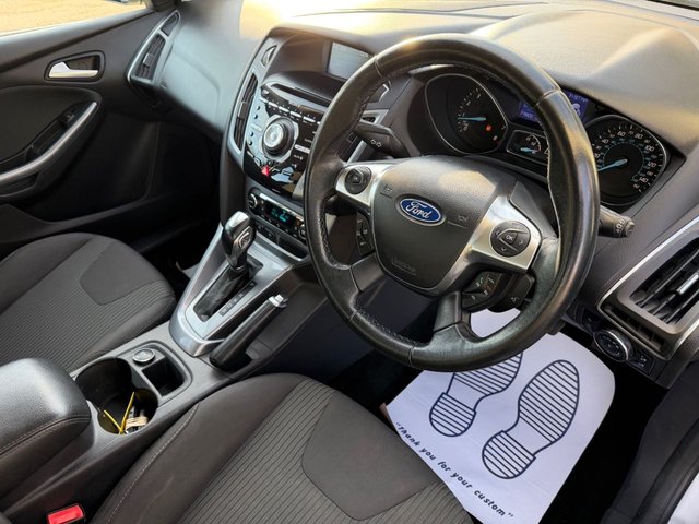 2012 Ford Focus 1.6L Titanium 5dr - Photo 7