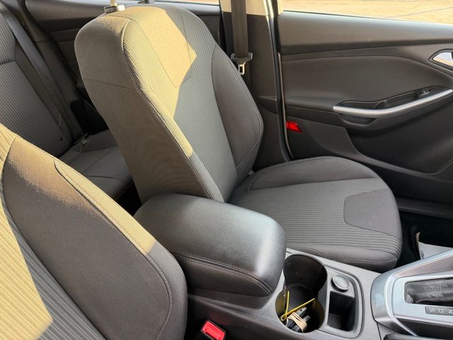 2012 Ford Focus 1.6L Titanium 5dr - Photo 8