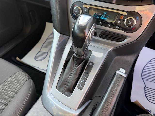 2012 Ford Focus 1.6L Titanium 5dr - Photo 10