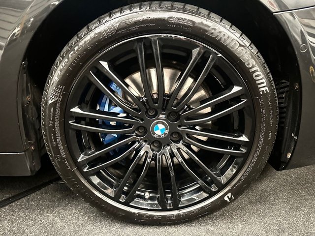2019 BMW 5 SERIES - Photo 2
