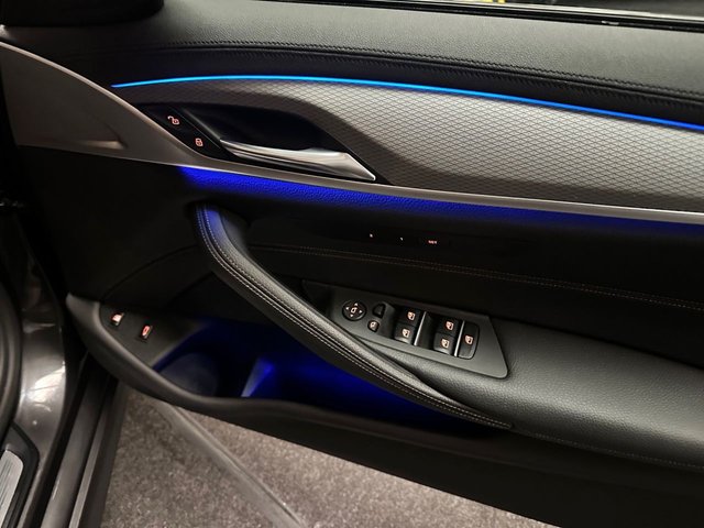 2019 BMW 5 SERIES - Photo 4