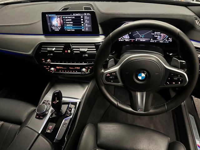 2019 BMW 5 SERIES - Photo 9