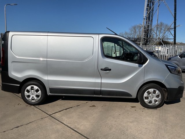 2023 RENAULT TRAFIC - Photo 3