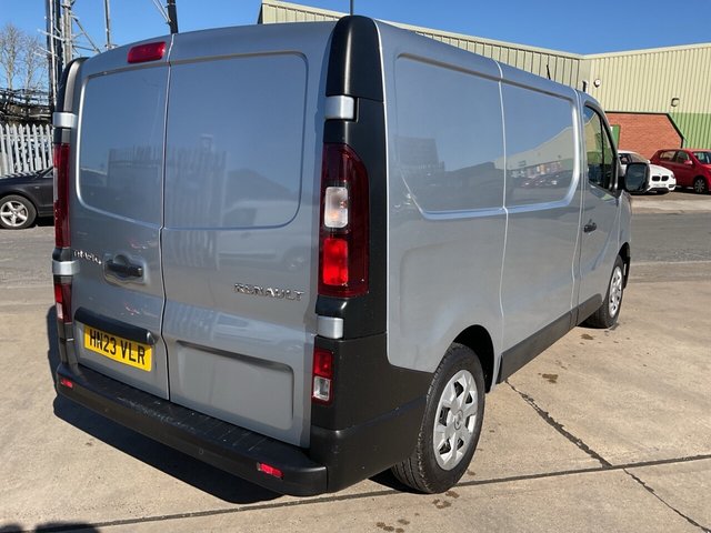 2023 RENAULT TRAFIC - Photo 4