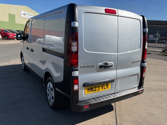 2023 RENAULT TRAFIC - Photo 7