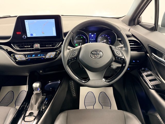 2022 TOYOTA C-HR - Photo 10
