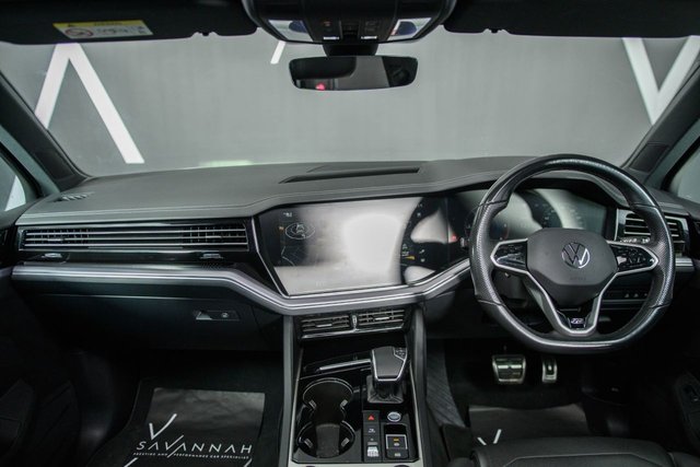 2021 VOLKSWAGEN TOUAREG - Photo 2